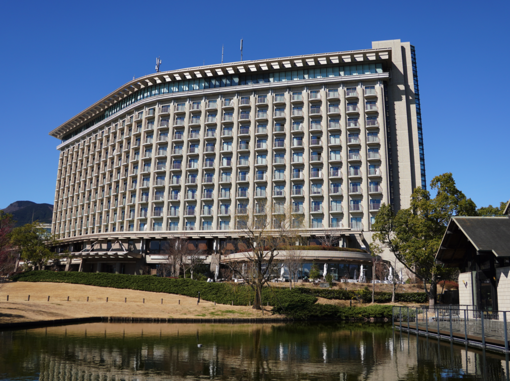 a large building with many windows