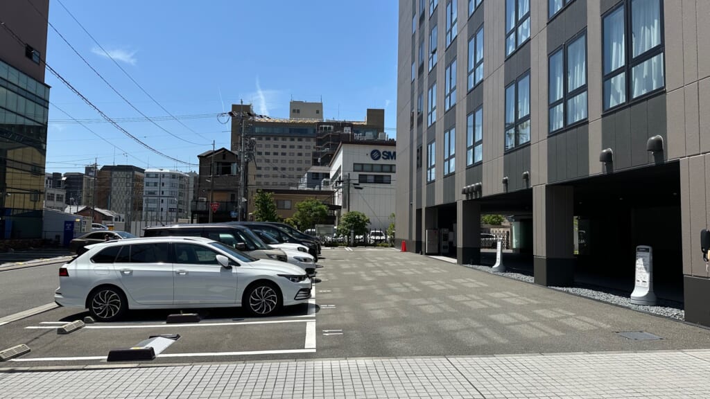 a parking lot with cars parked in front of a building